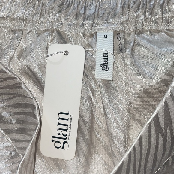 Glam Satin Shorts Pleated Hi Waist 3” Rise Ivory Animal Print New w/Tags Sz M - Picture 9 of 12